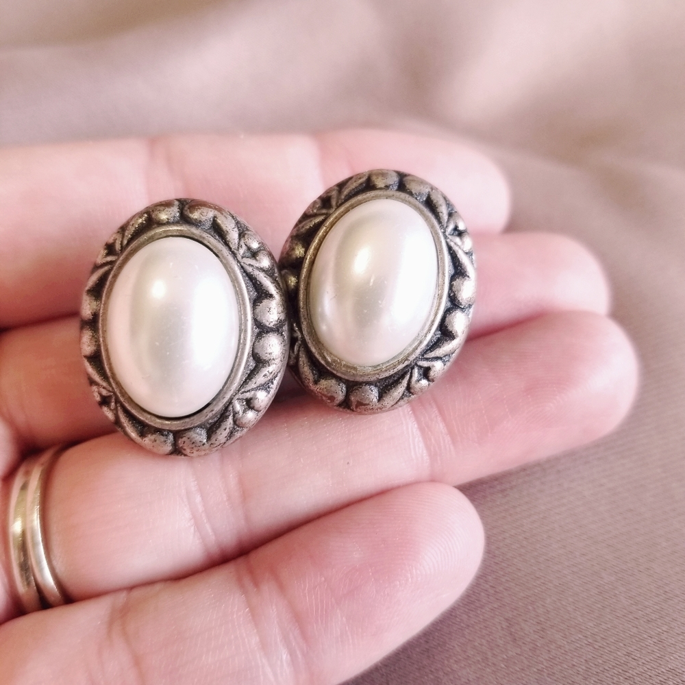 3/$20🌻Costume faux oval pearl earrings